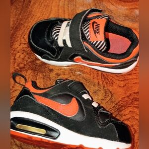 Nike Kids Black and Orange Sneakers